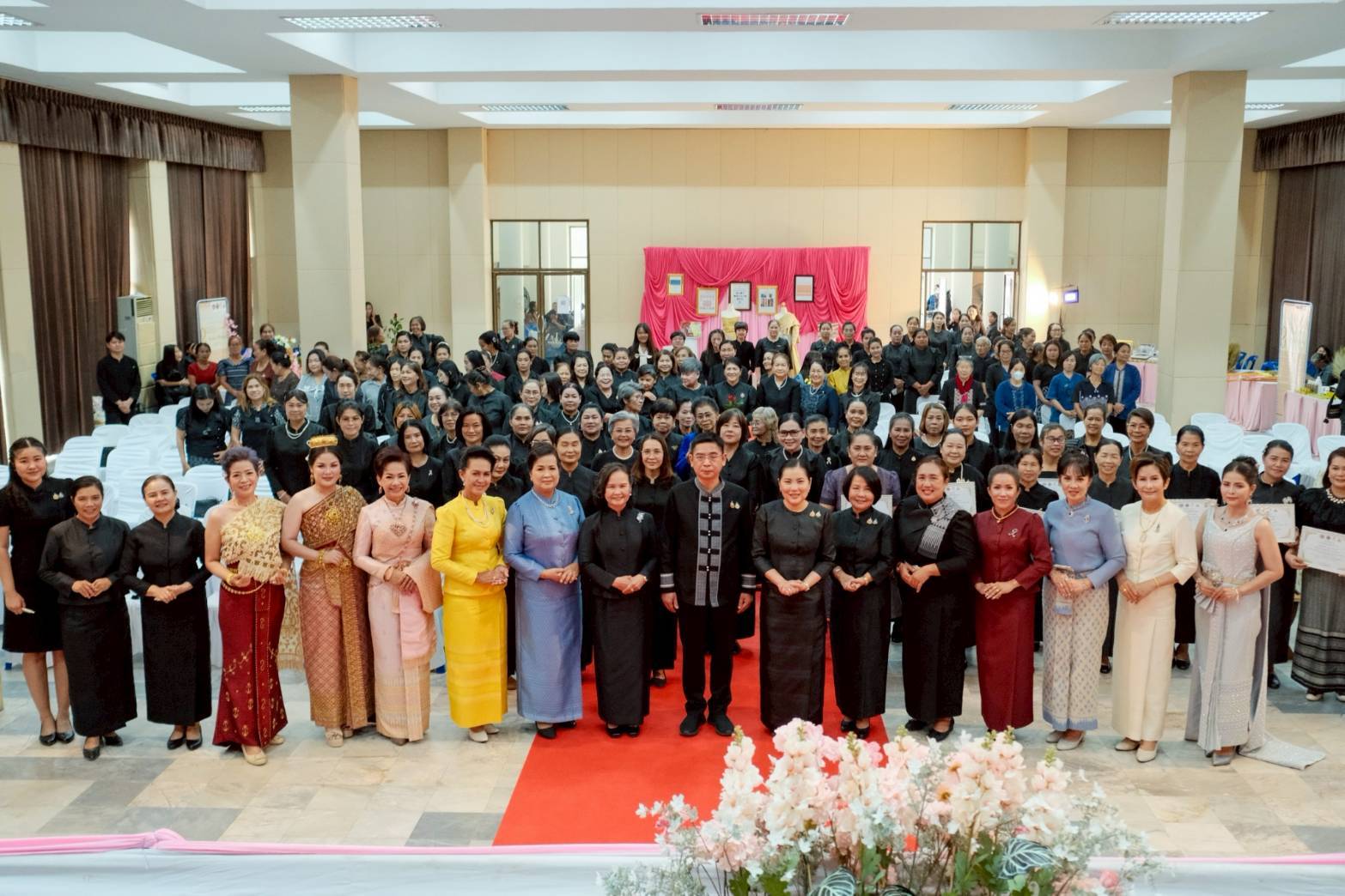 พช.ไทรงาม ร่วมโครงการสตรีกำแพงเพชรสืบสาน รักษา ผ้าถิ่นไทยและลายผ้าพระราชทาน “ผ้าลายขอสมเด็จฯ-เจ้าฟ้าฯ” เนื่องในวันสตรีสากล ประจำปี พ.ศ. 2569