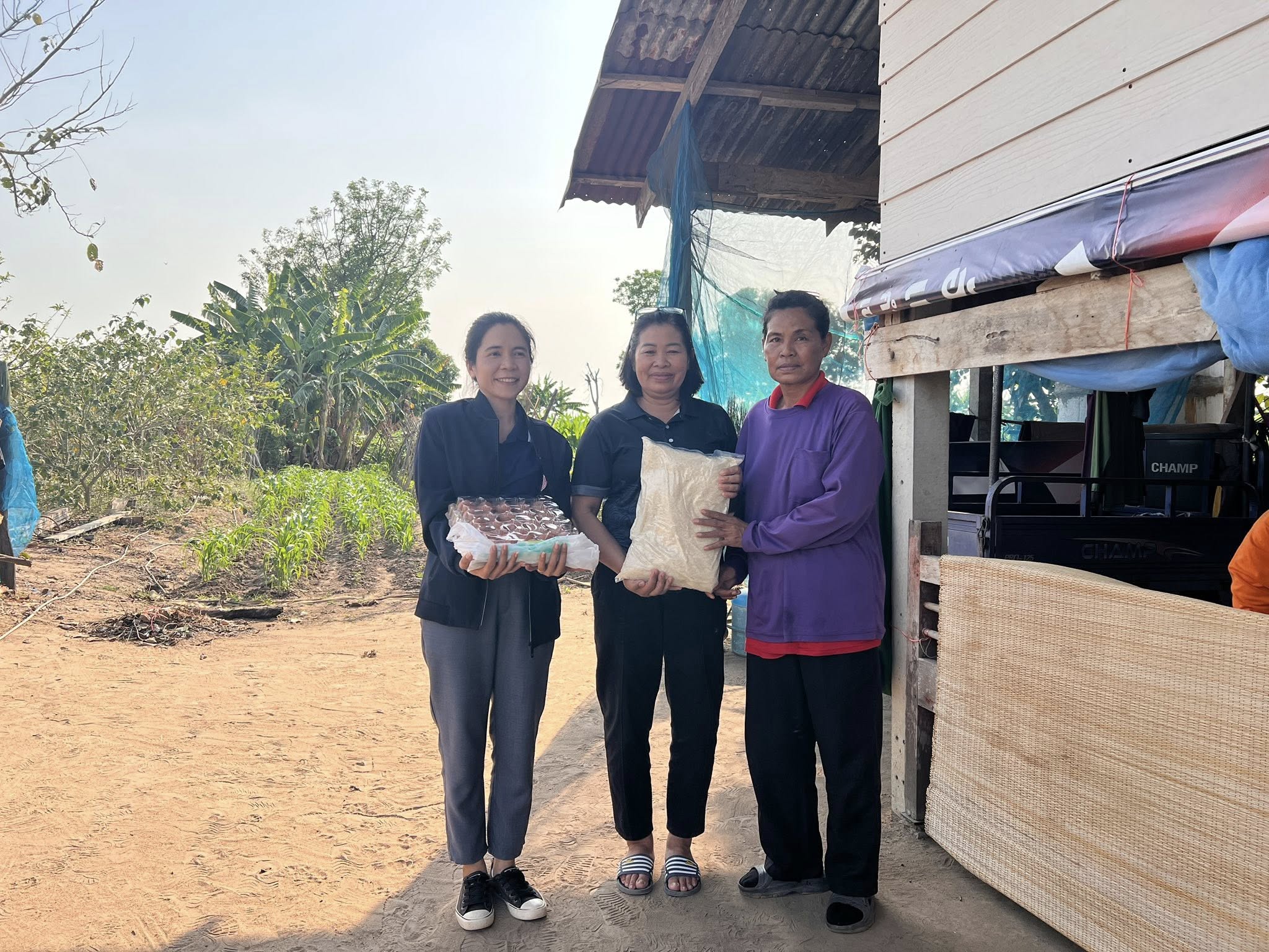 พช.ไทรงาม ลงพื้นที่ตรวจเยี่ยมครัวเรือนตกเกณฑ์ จปฐ.